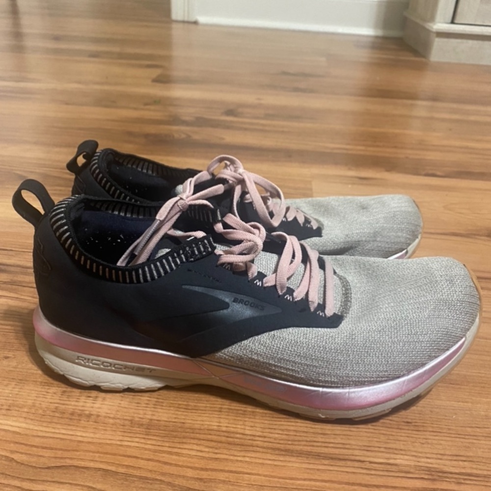 Brooks tennis shoes